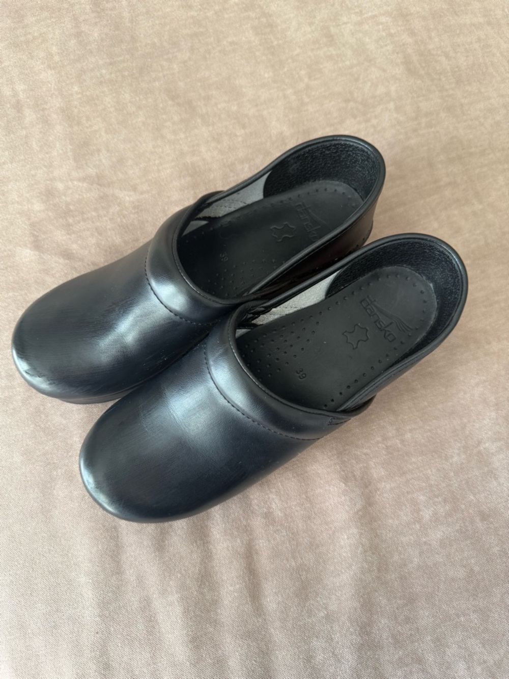 Dansko Black Leather Clogs Size 39 Slip On Nursing Work Shoes - Picture 2 of 4